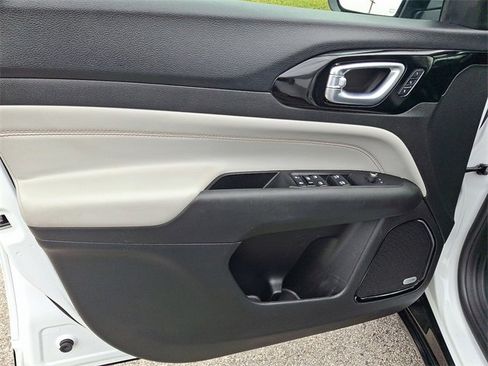 Used 2022 Jeep Compass Limited w/ Elite Group image 12