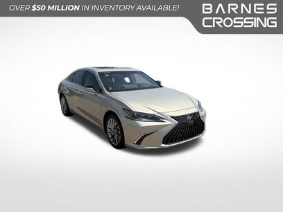 Used 2022 Lexus ES 300h Ultra Luxury w/ Accessory Package 2