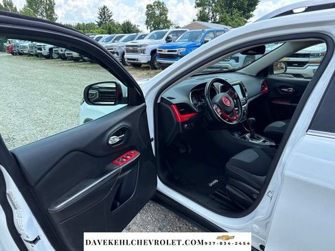 Used 2014 Jeep Cherokee Latitude FWD image 12