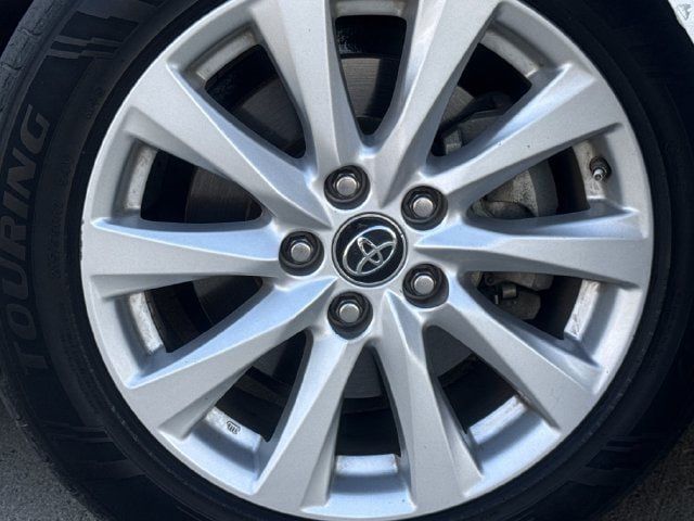 Used 2019 Toyota Camry LE FWD image 9