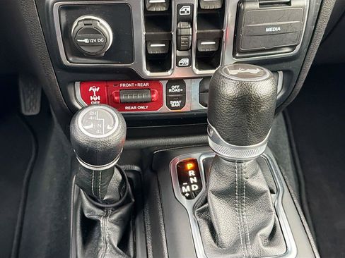 Used 2024 Jeep Wrangler Unlimited Rubicon AWD/4WD image 27