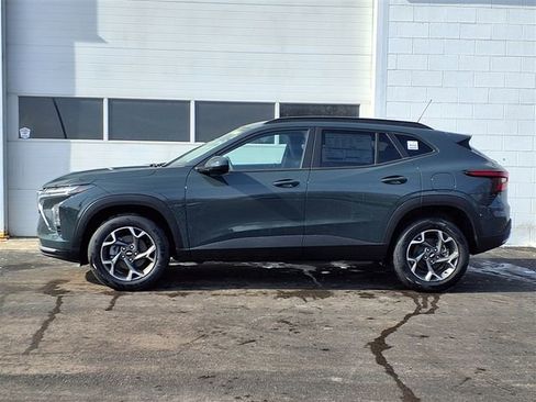 New 2026 Chevrolet Trax LT FWD image 2