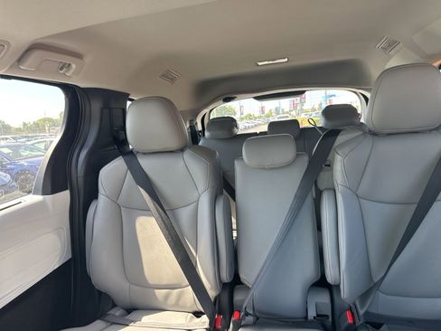 Used 2026 Toyota Sienna XLE FWD image 12