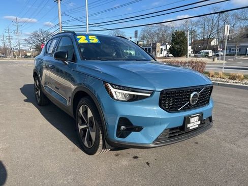 Certified 2025 Volvo XC40 B5 Plus AWD/4WD image 6