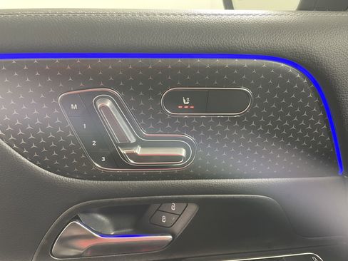 Used 2025 Mercedes-Benz GLB 250 image 21