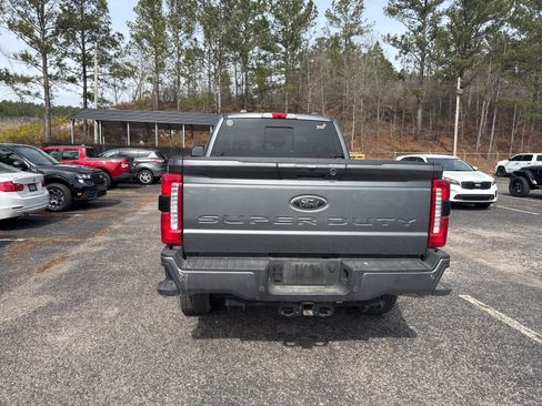 Used 2025 Ford F250 Lariat w/ Black Appearance Package image 6