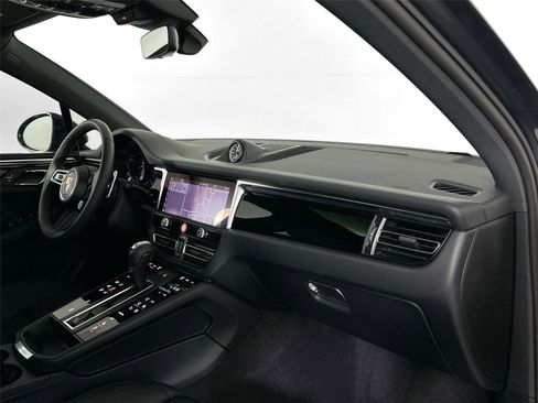 Certified 2025 Porsche Macan Turbo AWD/4WD image 29