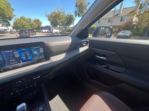 Used 2026 Nissan Kicks SR FWD image 34