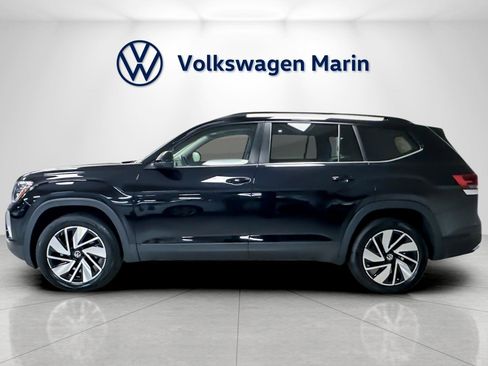 Used 2025 Volkswagen Atlas SE w/ Panoramic Sunroof Package image 2
