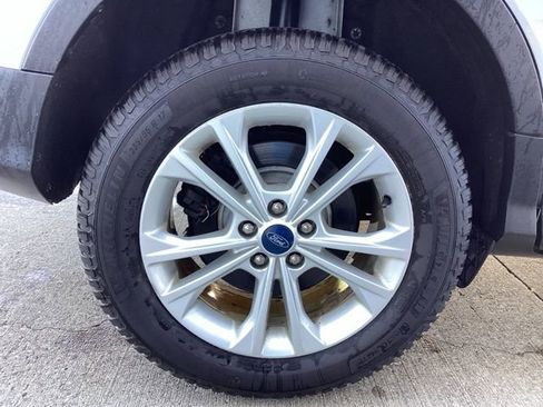 Used 2019 Ford Escape SE image 8