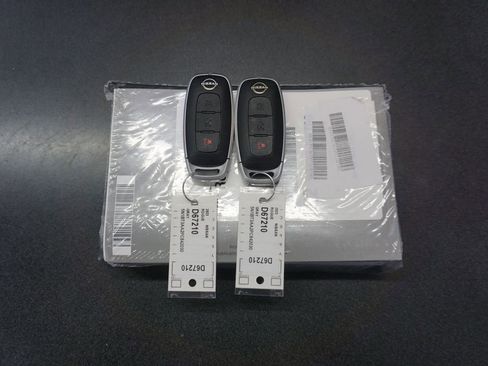 Used 2023 Nissan Rogue S image 15