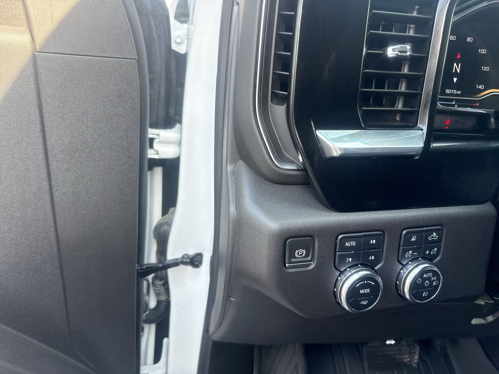 Used 2024 GMC Sierra 1500 Elevation w/ Elevation Premium Package AWD/4WD image 23