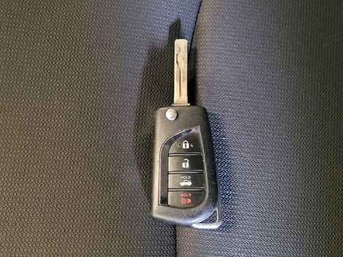 Used 2021 Toyota Corolla LE image 32