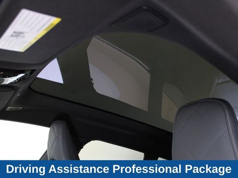 Used 2025 BMW iX M60 image 21