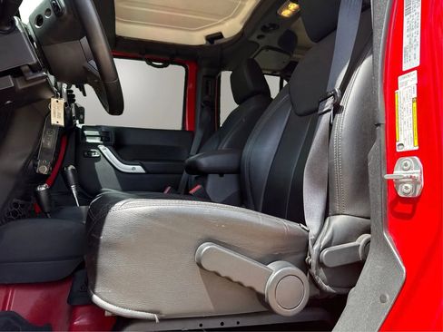 Used 2016 Jeep Wrangler Unlimited Rubicon w/ Connectivity Group AWD/4WD image 19