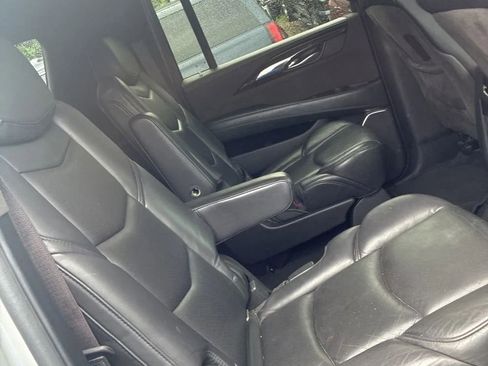 Used 2017 Cadillac Escalade ESV Platinum AWD/4WD image 16