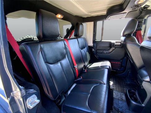 Used 2017 Jeep Wrangler Unlimited Rubicon AWD/4WD image 19