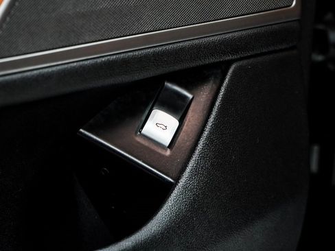 Used 2019 BMW 750i xDrive w/ Executive Package image 49