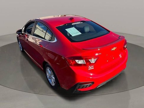 Used 2017 Chevrolet Cruze LT w/ Convenience Package image 4