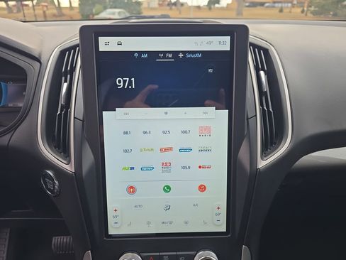 Used 2024 Ford Edge SEL image 19