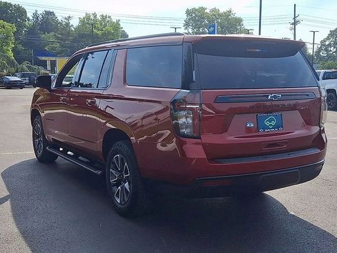 Certified 2024 Chevrolet Suburban Z71 w/ Luxury Package AWD/4WD image 9