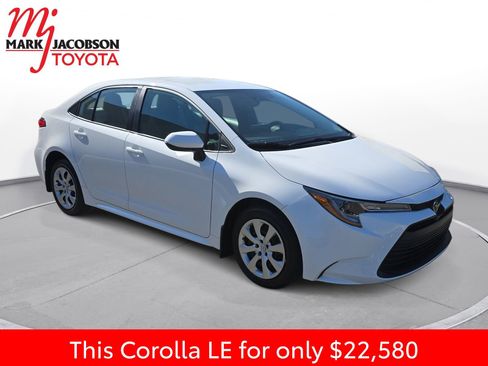 Used 2025 Toyota Corolla LE FWD image 5