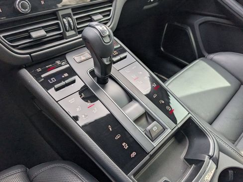 Certified 2022 Porsche Macan GTS image 15