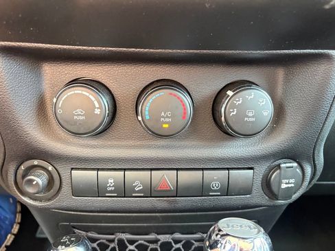 Used 2017 Jeep Wrangler Unlimited Sahara AWD/4WD image 22