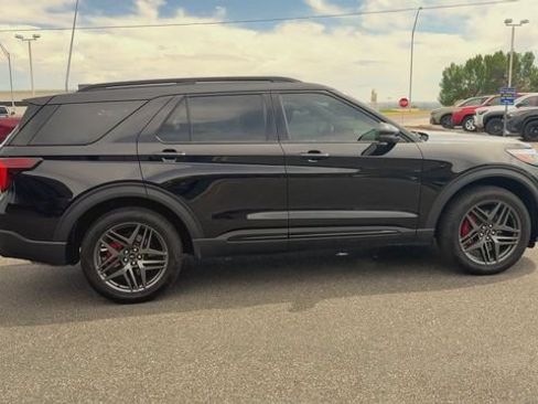 Used 2025 Ford Explorer ST-Line w/ ST-Line Street Pack AWD/4WD image 9