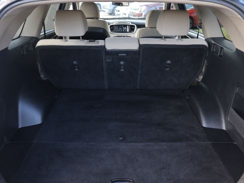 Used 2018 Kia Sorento FWD image 12