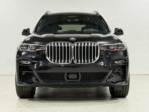Used 2022 BMW X7 xDrive40i w/ M Sport Package AWD/4WD image 3