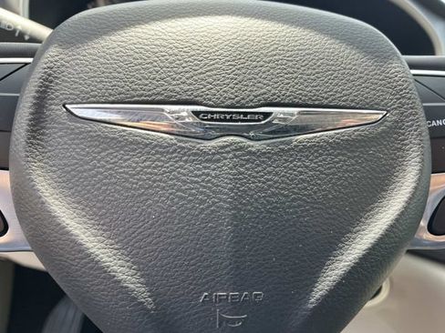 Used 2023 Chrysler Pacifica Touring-L FWD image 33