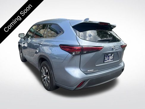 Used 2021 Toyota Highlander XLE AWD/4WD image 7
