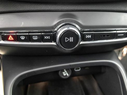 Used 2023 Volvo XC40 B5 Plus w/ Protection Package Premier image 21