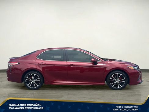 Used 2018 Toyota Camry SE FWD image 7