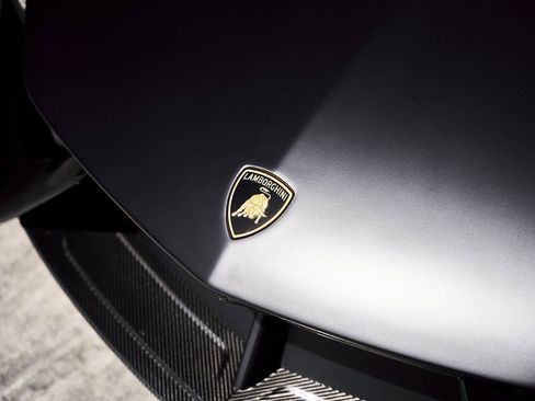Used 2025 Lamborghini Revuelto image 11