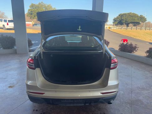 Used 2019 Ford Fusion SE image 21