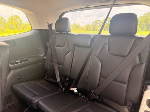 Used 2025 Kia Telluride S FWD image 13