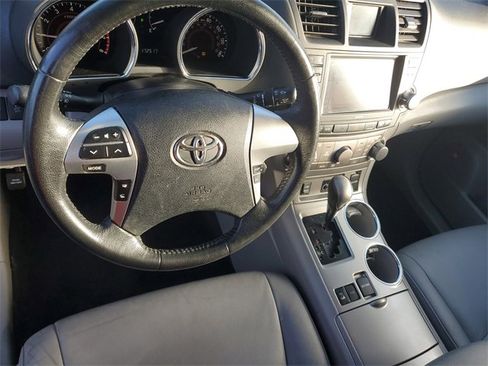Used 2011 Toyota Highlander 4WD image 12