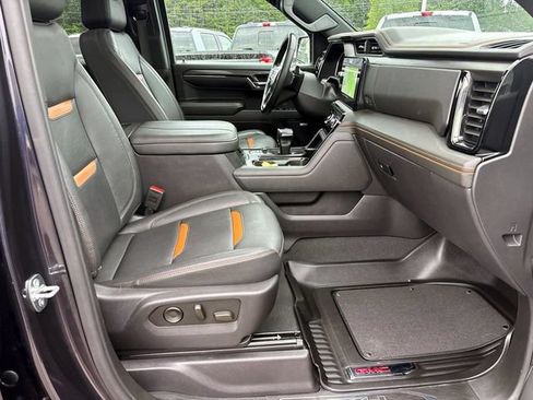Used 2024 GMC Sierra 1500 AT4 w/ Technology Package AWD/4WD image 17