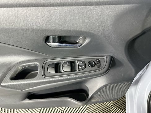 Used 2025 Nissan Versa SV image 15