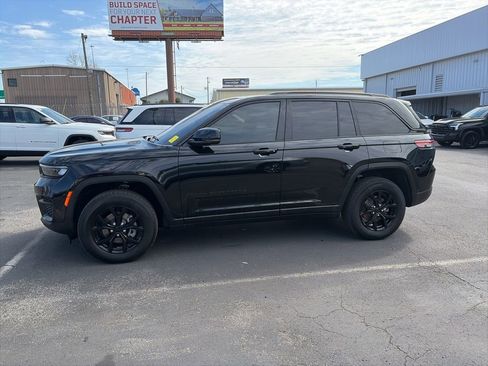Certified 2025 Jeep Grand Cherokee Altitude image 4
