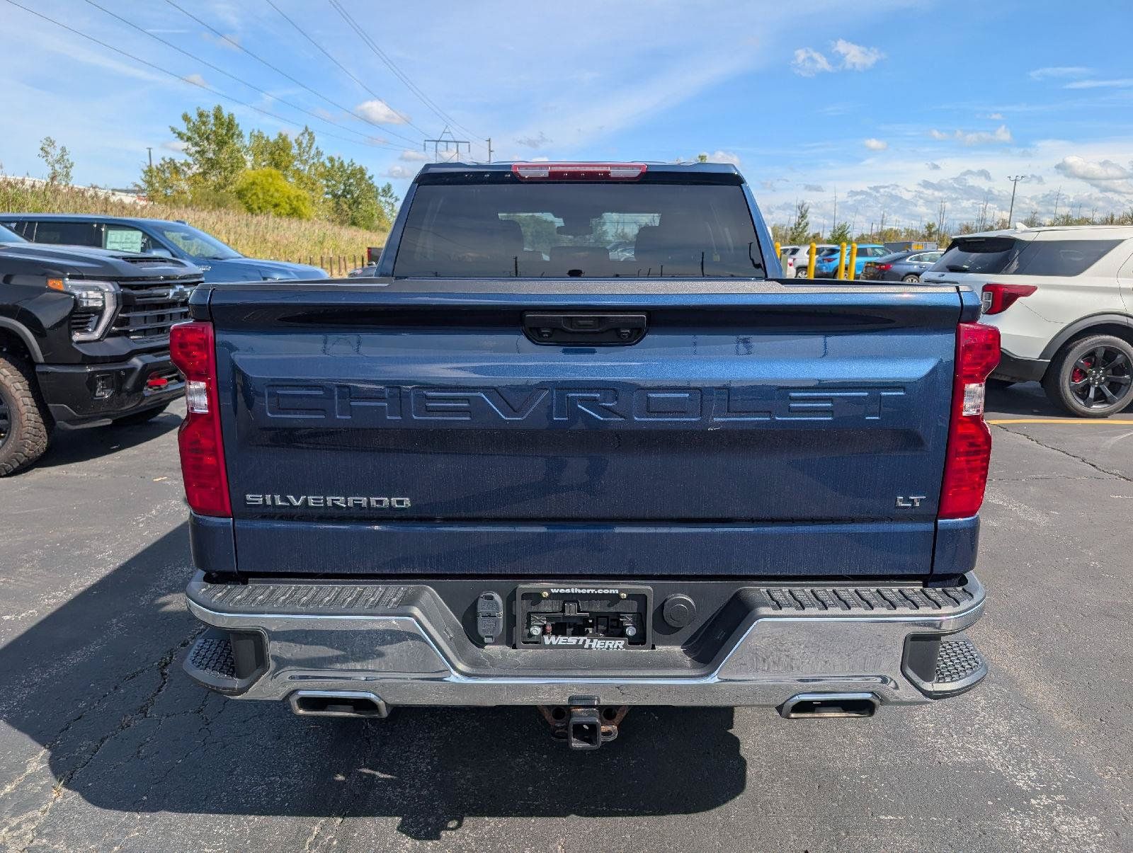 Used 2023 Chevrolet Silverado 1500 LT w/ Z71 Off-Road Package AWD/4WD image 8