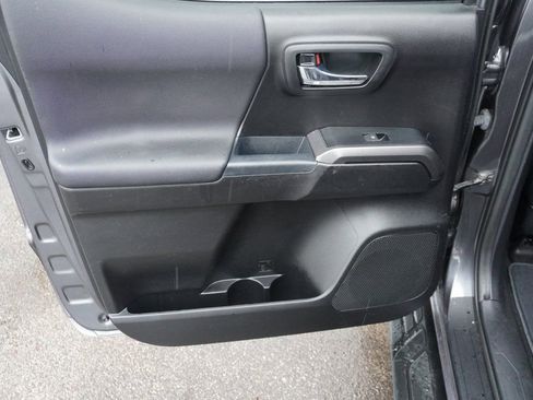 Used 2021 Toyota Tacoma TRD Sport image 30