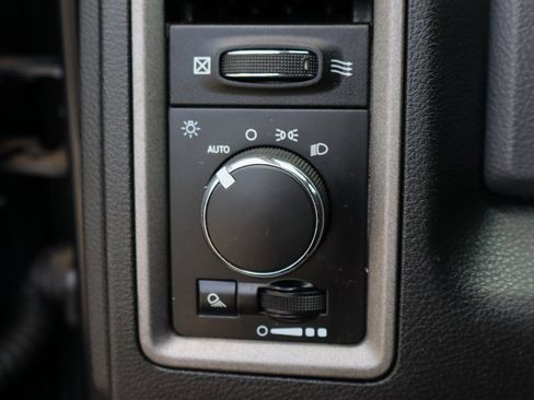 Used 2015 RAM 3500 Tradesman w/ Chrome Appearance Group image 21