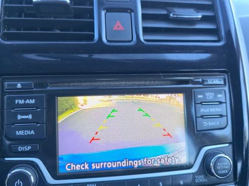 Used 2017 Nissan Versa Note SV FWD image 11