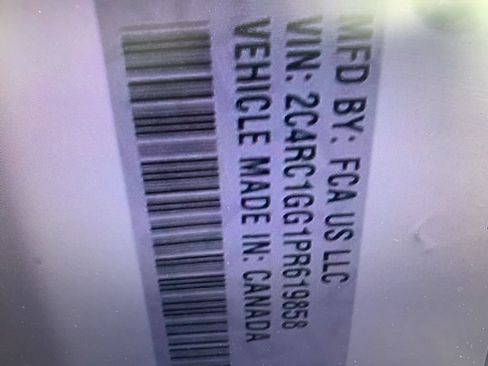 Used 2023 Chrysler Pacifica Limited image 13