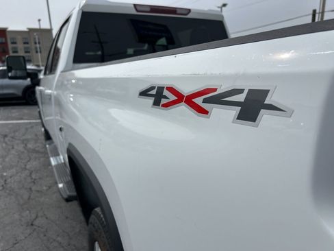 Used 2025 Chevrolet Silverado 2500 LT w/ Convenience Package image 15