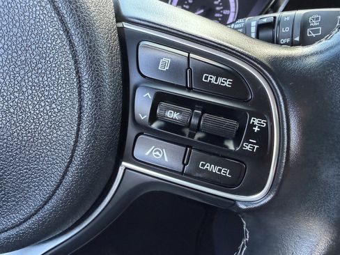 Used 2022 Kia Niro LXS FWD image 32