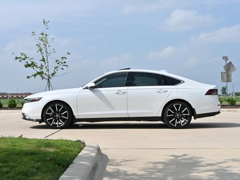 Used 2024 Honda Accord Touring image 6